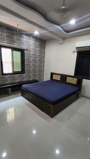 Bedroom in 2 BHK Apartment at Apollo Bunder – for Rent