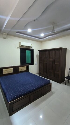 Bedroom in 2 BHK Apartment at Apollo Bunder – for Rent