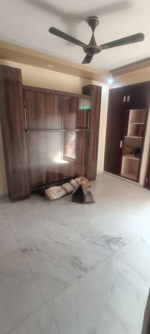 Room in 3 BHK Apartment at Hamdam Apartment, Sector 18 Dwarka – for Rent