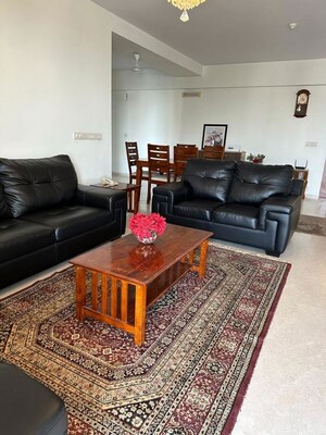 Living Room in 4 BHK Apartment at Unitech Heritage City, Sector 25 – for Rent