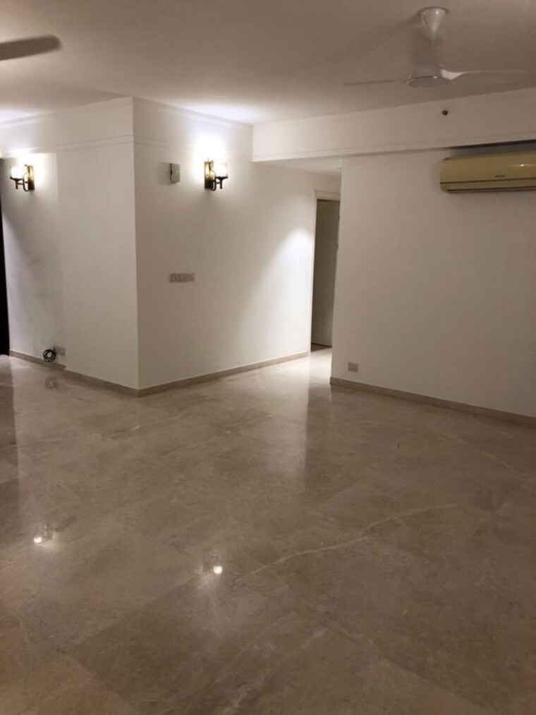 Room, model town phase 1 4 Bedroom 272 Sq.Yd. Builder Floor In Model Town Phase 1 Delhi 10225379