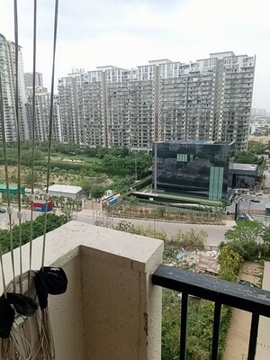 2.5 BHK Apartment For Rent in Emaar Emerald Estate, Sector 65