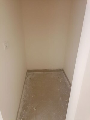 Room in 2.5 BHK Apartment at Emaar Emerald Estate, Sector 65 – for Rent