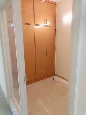 Bathroom in 2.5 BHK Apartment at Emaar Emerald Estate, Sector 65 – for Rent