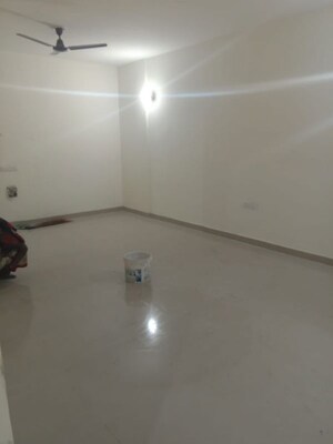 Room in 2 BHK Apartment at Supertech Crown Town, Sector 74 – for Rent