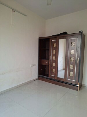 Room in 3 BHK Apartment at Platinum Heights Mumbai, Andheri West – for Rent