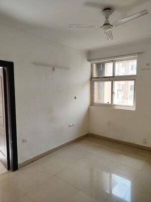 Room in 3 BHK Apartment at Supertech Cape Town, Sector 74 – for Rent