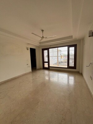 Room in 4 BHK Builder Floor at Greater Kailash ii – for Rent