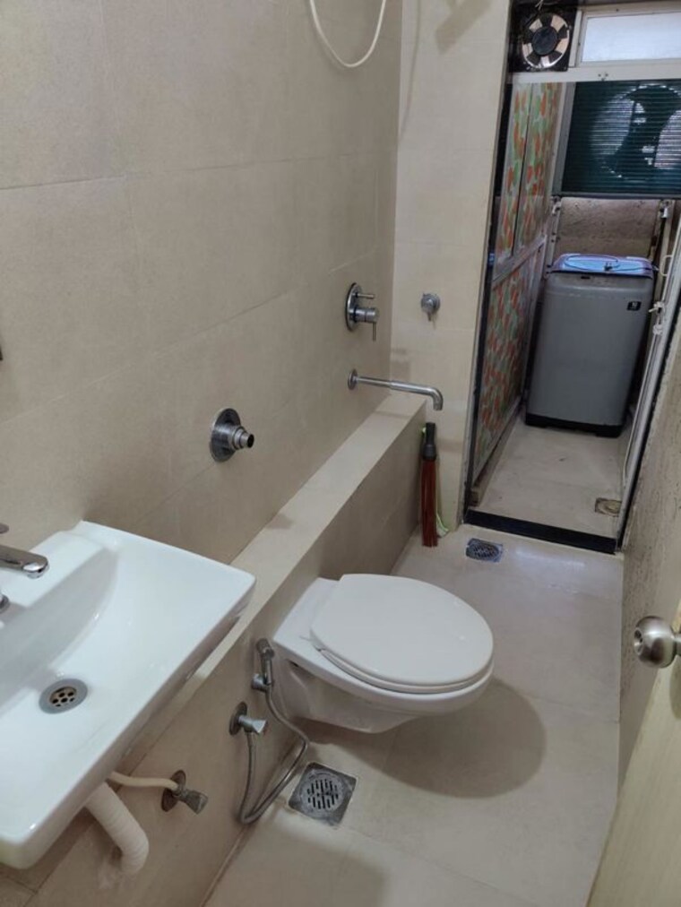 Bathroom, romell-amore 2 Bedroom 850 Sq.Ft. Apartment In Andheri West Mumbai 10225944