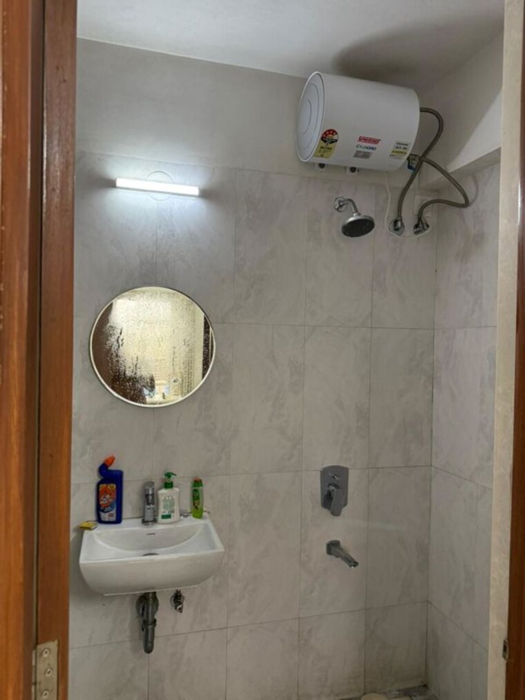 Bathroom, romell-amore 2 Bedroom 850 Sq.Ft. Apartment In Andheri West Mumbai 10225944
