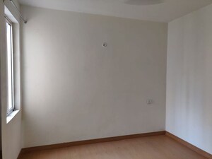 Room in 2.5 BHK Apartment at Supertech Cape Town, Sector 74 – for Rent