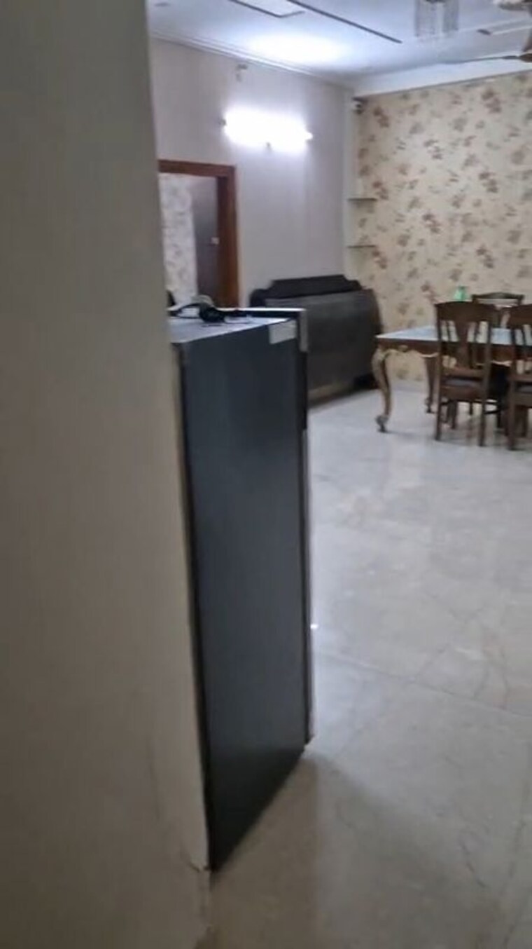 Living Room, sector 31 3.5 Bedroom 300 Sq.Yd. Builder Floor In Sector 31 Faridabad 10225975