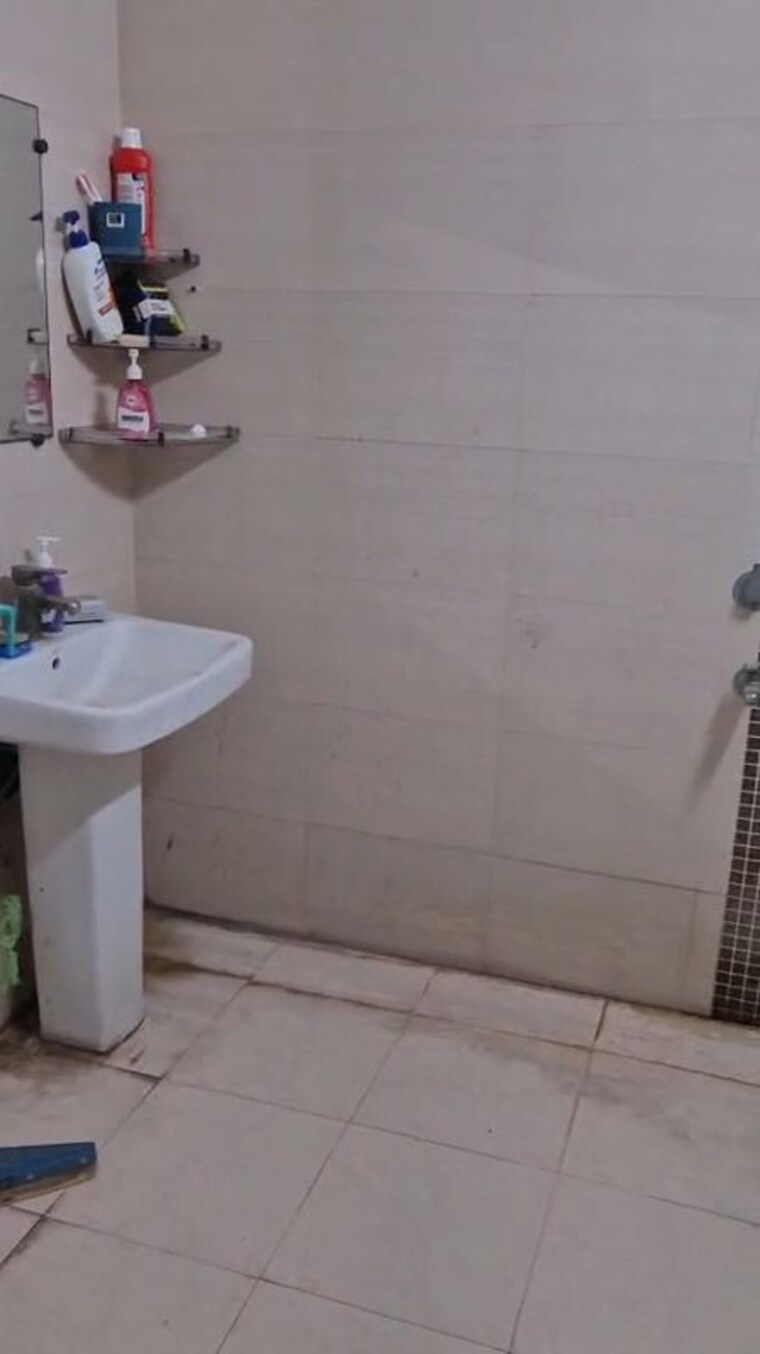 Other, sector 31 3.5 Bedroom 300 Sq.Yd. Builder Floor In Sector 31 Faridabad 10225975