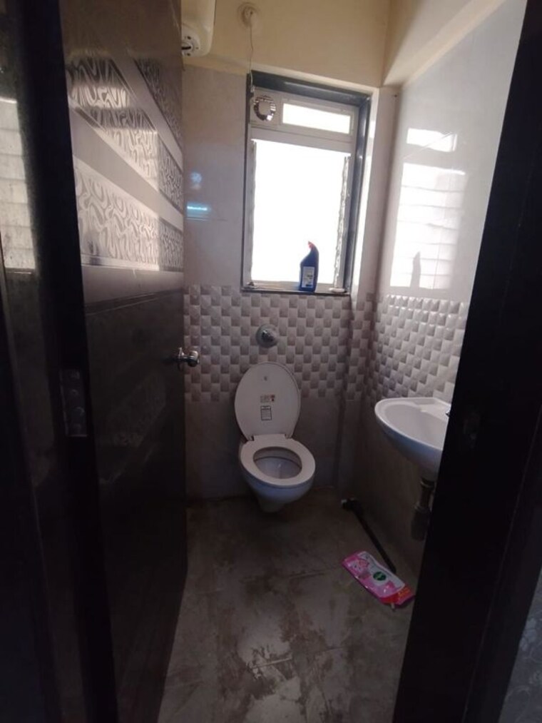 Bathroom, unnati-woods-chs 1 Bedroom 400 Sq.Ft. Apartment In Kasarvadavali Thane 10225986