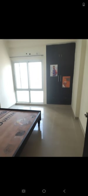 Room in 2.5 BHK Apartment at Antriksh Golf View, Sector 78 – for Rent