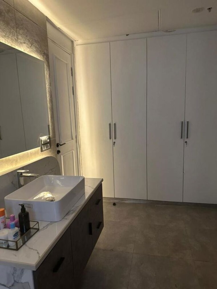 Attached Bathroom, vipul-tatvam-villas 6 Bedroom 9001 Sq.Ft. Villa In Sector 48 Gurgaon 9712219