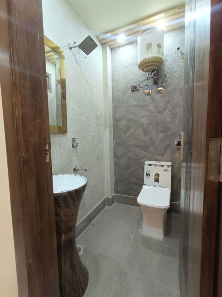 Bathroom, govindpuri 2 Bedroom 570 Sq.Ft. Builder Floor In Govindpuri Delhi 10226142