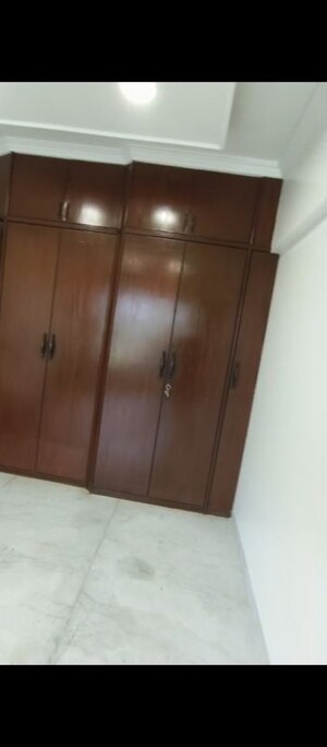 Furnished Amenities in 2 BHK Apartment at Byculla – for Rent