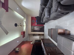 Team Area in 2 BHK Apartment at Garden View Apartment, Goregaon East – for Sale