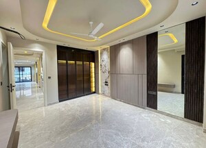 Room in 4 BHK Builder Floor at Sector 45 – for Sale