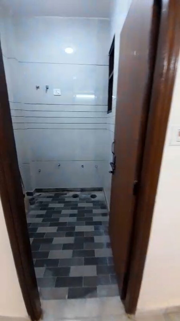 Attached Bathroom, rohini sector 24 2 Bedroom 60 Sq.Mt. Builder Floor In Rohini Sector 24 Delhi 10226516