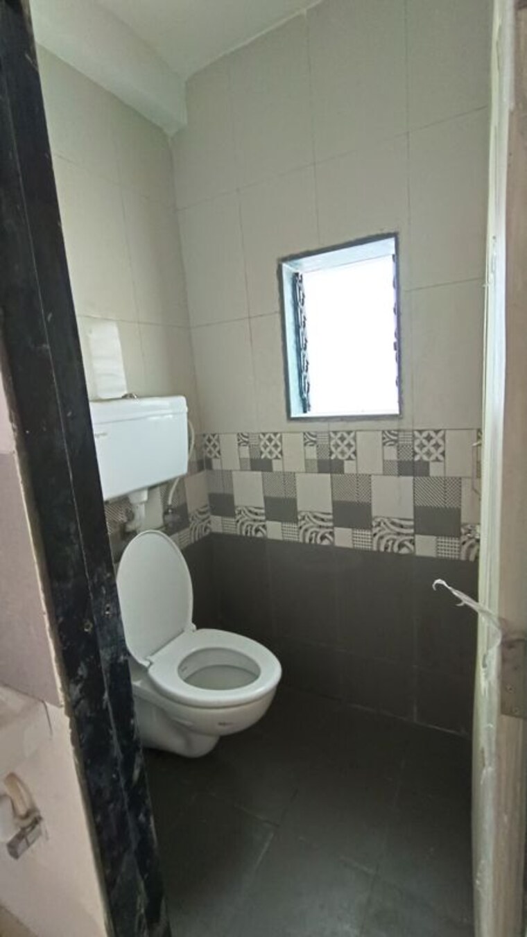 Bathroom, ajinkya-chs-goregaon-east 1 Bedroom 550 Sq.Ft. Apartment In Goregaon East Mumbai 10226426
