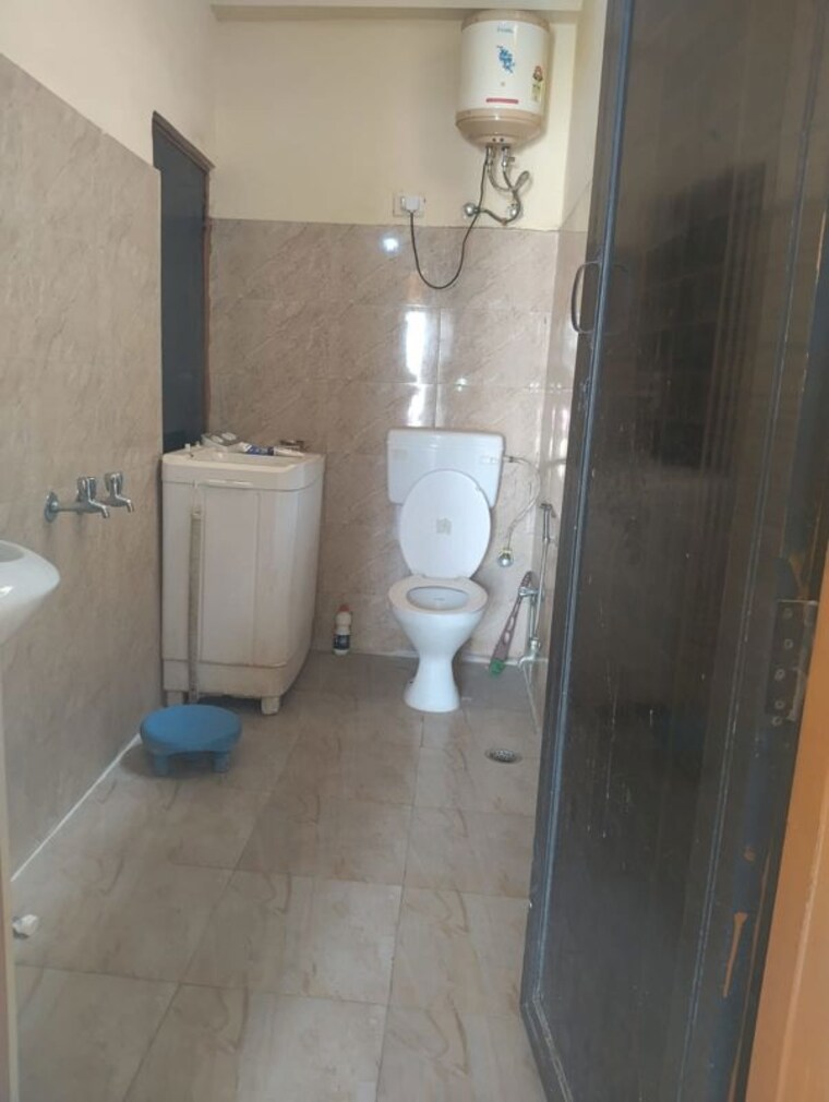 Bathroom, neb sarai 1 Bedroom 450 Sq.Ft. Builder Floor In Neb Sarai Delhi 10226563