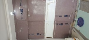 Furnished Amenities in 2.5 BHK Apartment at Sector 81 – for Rent