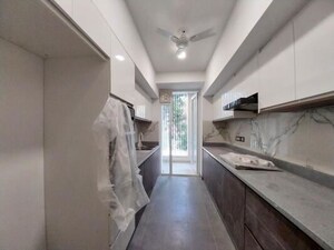 Building Lobby in 4 BHK Apartment at DLF Royale Residences, Dlf Phase I – for Sale