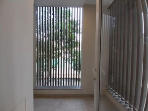 Building Lobby in 4 BHK Apartment at DLF Royale Residences, Dlf Phase I – for Sale