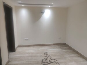 Room in 3 BHK Builder Floor at Hauz Khas – for Rent