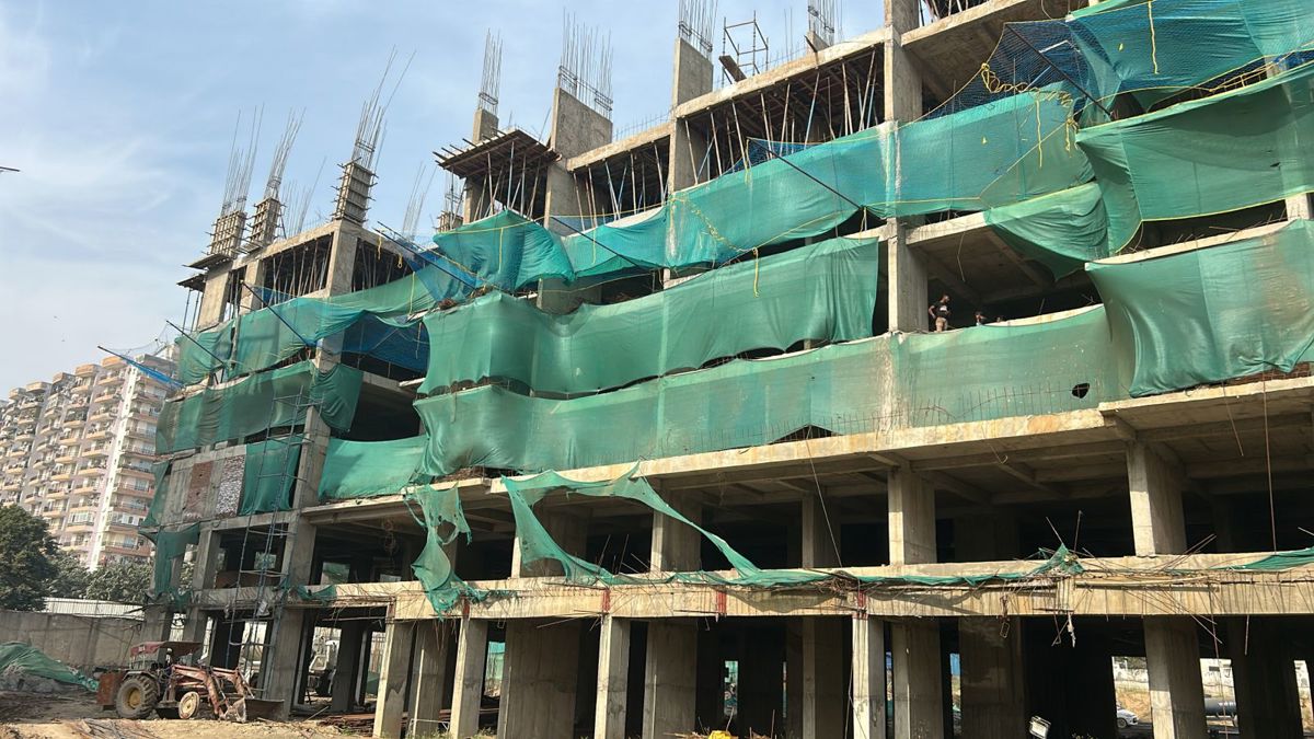 3.5 BHK + Study Room,Extra Room Apartment For Sale in Uninav Residena