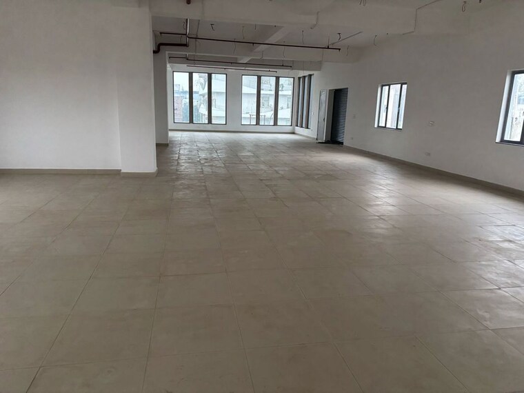 Room, sector 65 Commercial Warehouse 1500 Sq.Ft. In Sector 65 Noida 10227050