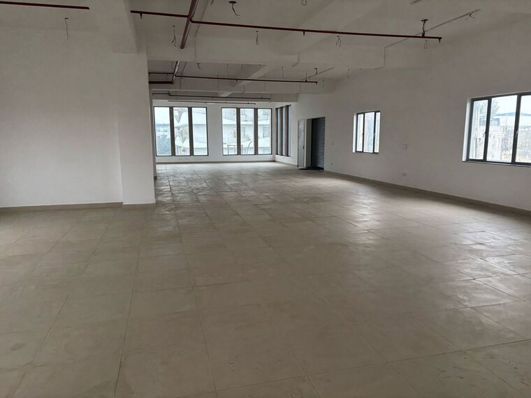Room, sector 65 Commercial Warehouse 1500 Sq.Ft. In Sector 65 Noida 10227050