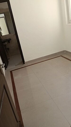 Room in 3 BHK Apartment at Orchid Petals, Sector 49 – for Rent