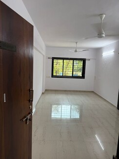 1 BHK + Pooja Room,Servant Room,Study Room,Extra Room,Basement,Store Room Apartment For Rent in Anita Apartment Kandivali