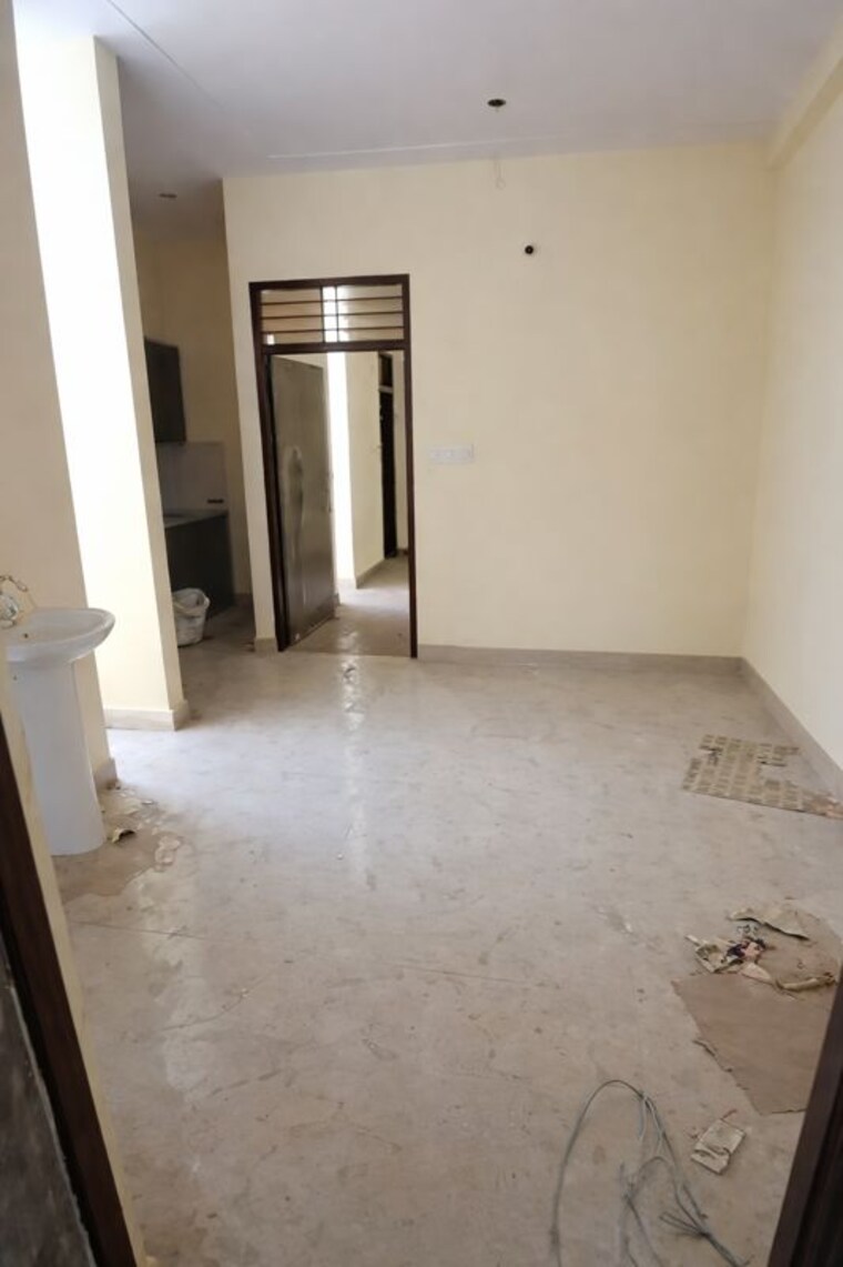 Room, roza jalalpur 2 Bedroom 722 Sq.Ft. Villa In Roza Jalalpur Greater Noida 10227159