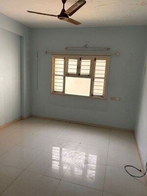 Room in 3 BHK Apartment at Vastrapur – for Rent