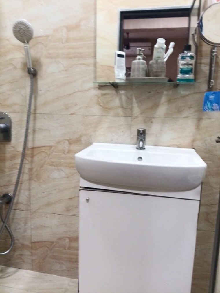 Bathroom, kemps corner 2.5 Bedroom 2200 Sq.Ft. Apartment In Kemps Corner Mumbai 10227238