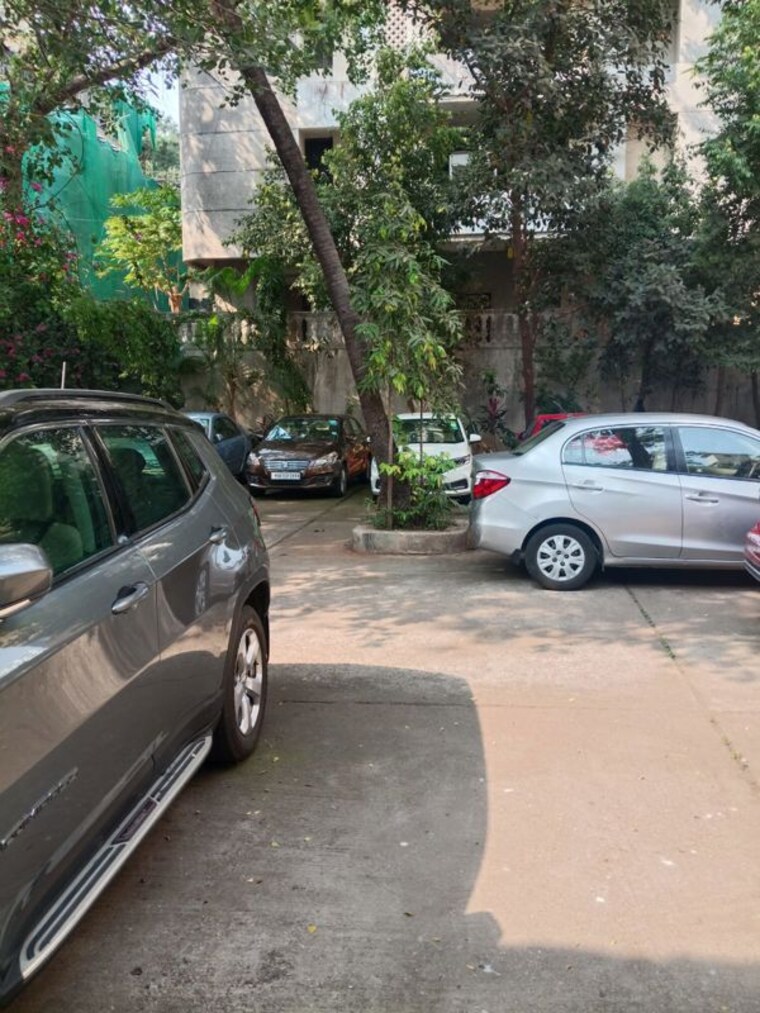  Parking, kemps corner 2.5 Bedroom 2200 Sq.Ft. Apartment In Kemps Corner Mumbai 10227238