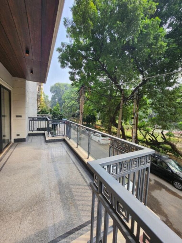 Balcony, maharani bagh 6 Bedroom 90 Sq.Yd. Independent House In Maharani Bagh Delhi 10227394