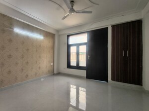 Room in 1 BHK Builder Floor at Saket – for Rent