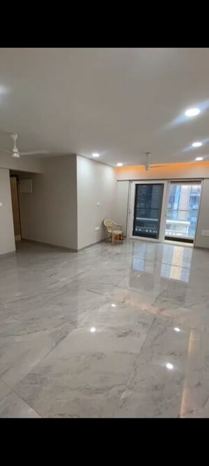 Room in 3 BHK Apartment at Ghatkopar East – for Rent