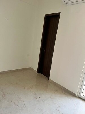 Room in 2 BHK Apartment at Smart World Orchard, Sector 61 – for Sale