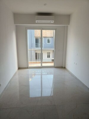 Room in 2 BHK Apartment at Smart World Orchard, Sector 61 – for Sale