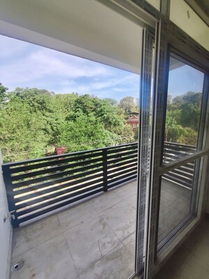 Balcony in 1 BHK Builder Floor at Karanpur – for Rent