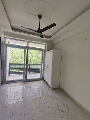Room in 1 BHK Builder Floor at Karanpur – for Rent