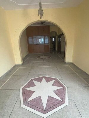Building Lobby in 3 BHK Independent House at Nehru Colony – for Rent