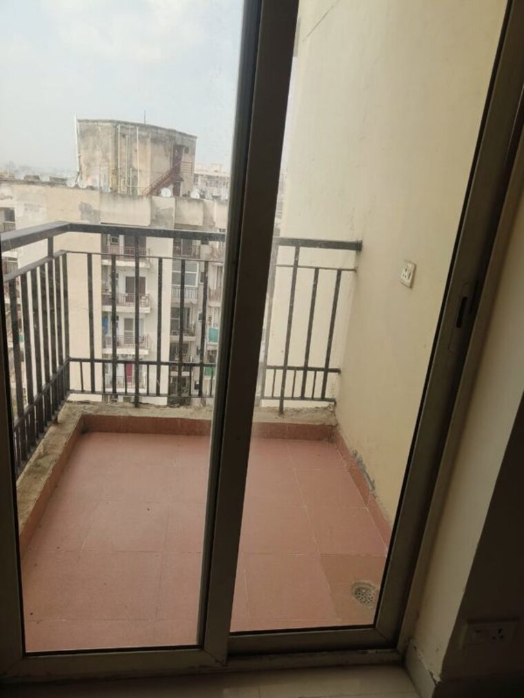 Balcony, maxblis-grand-wellington 1 Bedroom 615 Sq.Ft. Apartment In Sector 75 Noida 10227555