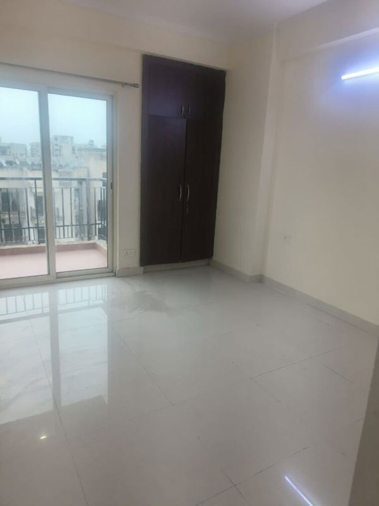 Room, maxblis-grand-wellington 1 Bedroom 615 Sq.Ft. Apartment In Sector 75 Noida 10227555